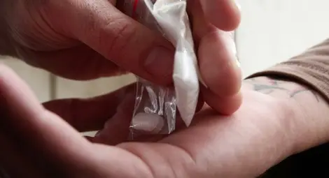 Хващат 25-годишен два пъти с дрога за два месеца