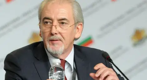 Местан на килимчето при Давутоглу