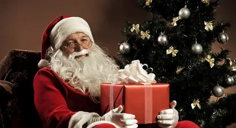 Деца от две училища посрещнаха Дядо Коледа в русенско читалище