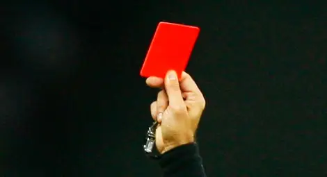 Навлизане на терена вади от играта за три срещи треньора на юношите Навлизане на терена вади от играта за три срещи треньора на юношите