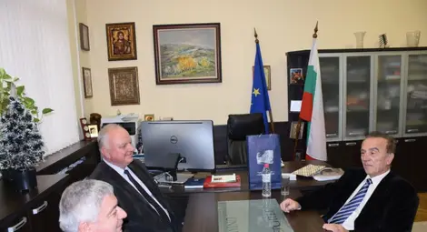 Професор от Атина споделя опит с колеги в Русенския университет