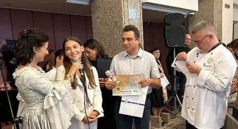 12-годишната Александра Барбова грабна наградата на кмета на Русе със своята торта Гараш с бял шоколад /галерия/