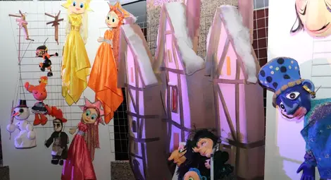 Над 100 кукли подредени в изложба за 60-ата годишнина на русенския Куклен театър /галерия/ Над 100 кукли подредени в изложба за 60-ата годишнина на русенския Куклен театър /галерия/