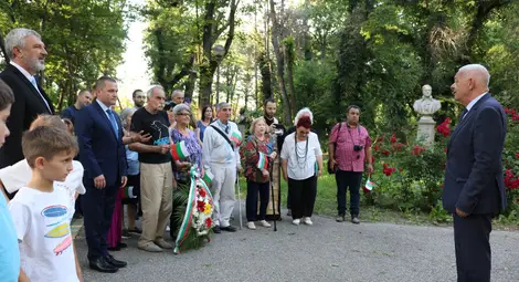 Българи в Букурещ почетоха паметта на Христо Ботев