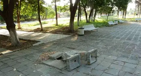 Кметството в Семерджиево нехае за опасна площадка