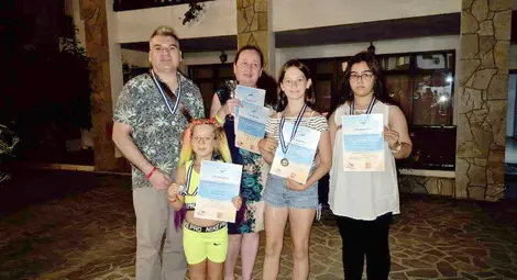 Четири златни медала за малките славейчета от школата "Мелани-Коста"