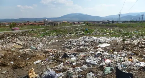 Десетки тонове отпадъци извозени от три незаконни сметища в Русе
