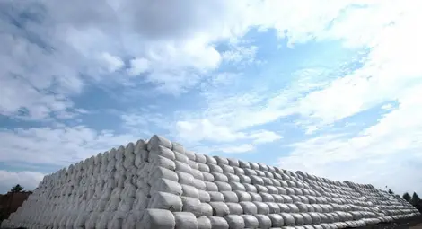 Циментови заводи на Балканите горят отпадъци „на черно” Циментови заводи на Балканите горят отпадъци „на черно”