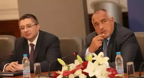 Борисов: Българинът на две места свежда глава с уважение - в църквата и училището