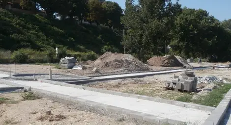 Кеят - строителен обект в руини, тишина и без строителите