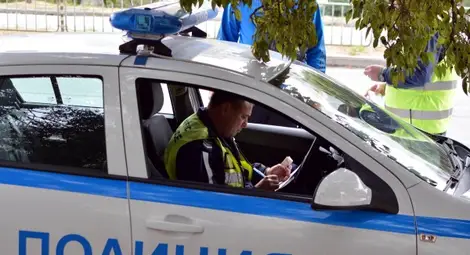 Екшън в бензиностанция: Служител задържа въоръжен бандит