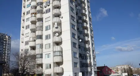 Непочистени сажди запалиха комин в 15-етажен блок