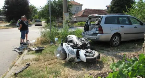 Двама мотористи загинаха за три дни в тежки катастрофи