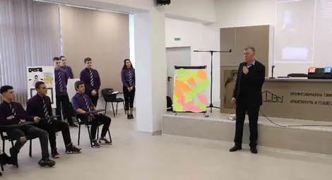 Строителната гимназия в Русе отбелязва 75 години от създаването си Строителната гимназия в Русе отбелязва 75 години от създаването си