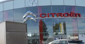 Изнесената и обрана каса в шоурума на „Ситроен“ не била укрепена за пода