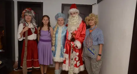 70 малки русенчета се забавляваха с руския Дядо Мраз и Снежанка