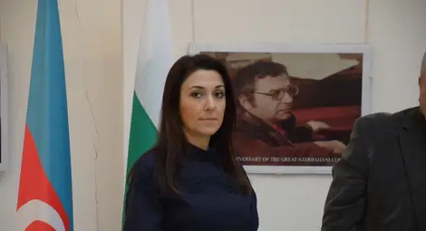 Н.Пр. Наргиз Гурбанова бе специален гост на изложбата, посветена на прочутия й сънародник.     Снимка: Красимир СТОЯНОВ