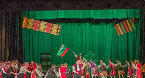 &bdquo;Играорци&ldquo; купуват къщички за обитателите на приюта за безстопанствени животни със събраните на празничния им концерт дарения