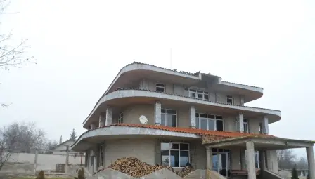 Съдия-изпълнители продават  над 30 селски палата край Русе