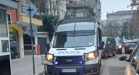 При засилени мерки за сигурност изборните книжа от 78 секции  от Русенско се транспортират към Конституционния съд