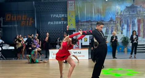 Състезатели на СК &bdquo;Настроение&rdquo; с призови места на Международния турнир по спортни танци в Арена Русе