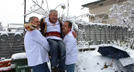 73-годишният Марин Колев за седми път избран за главен дядо на Черешово