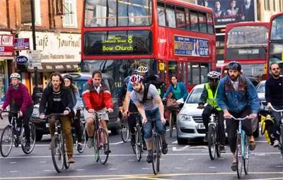 The Guardian: Работещите българи и румънци във Великобритания се увеличиха с 30 000 за година