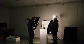 250 картини и пластики заснети  в галерията от профи фотограф