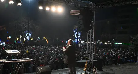 Хиляди посрещнаха  Нова година в Русе с песните на Графа и традиционното Дунавско хоро