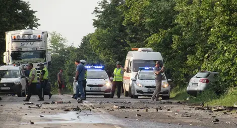 Лекият автомобил е виновен за тежката катастрофа на Мойсев баир