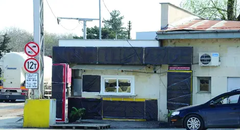 Незаконният чейндж на Дунав мост съди две държавни институции