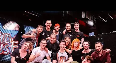 Русенски майстор на коктейлите забавлява клиенти и мечтае за титли в Лондон Русенски майстор на коктейлите забавлява клиенти и мечтае за титли в Лондон