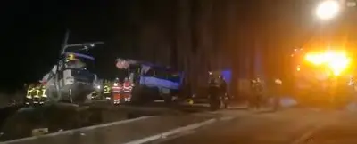 6 са загиналите деца при катастрофата между влак и автобус във Франция (Видео)