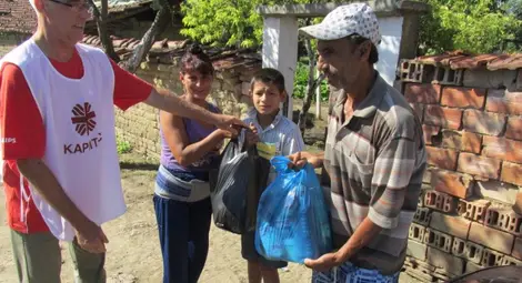 &bdquo;Каритас Русе&ldquo; дари храна и хигиенни материали на 250 семейства от Левски