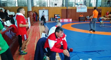 Вальо Ангелов води националите на лагер и турнир в Румъния Вальо Ангелов води националите на лагер и турнир в Румъния