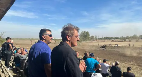 Кандидатът за кмет на Русе от СДС Станимир Станчев участва в Деня на българския производител на хиподрума