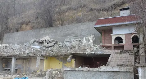 Проверяват собствеността на терена на  незаконната резиденция на брега на Дунав