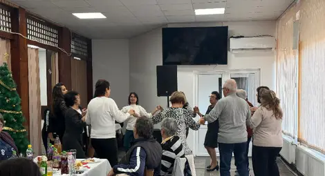 Весели коледни тържества с пенсионерите в Караманово и Пиперково