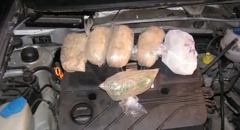 Хероин за 8,8 милиона лева откриха в лек автомобил