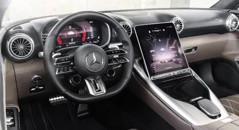 Новият Mercedes-AMG SL залага на текстилен покрив