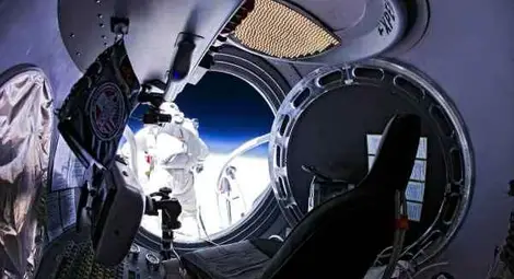 Феликс скочи в историята от ръба на Космоса