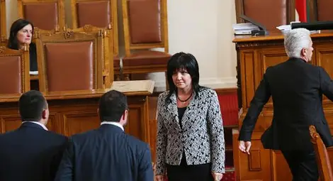 "Атака" пак закача герберката Цвета Караянчева