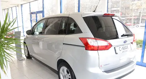 Модерен и щедър семеен приятел