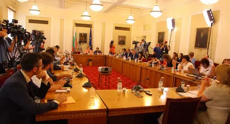 Има съмнения за извършени нарушения в НДК