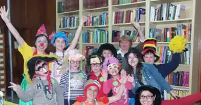 16 деца за 16 часа издирваха  приказки и обличаха голия цар