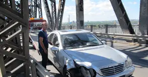 Катастрофа с четирима пострадали затвори за повече от час Дунав мост