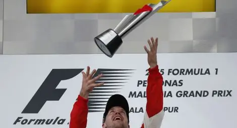 Първата победа на Фетел с Ферари е факт