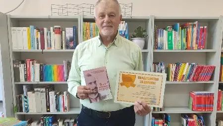 Георги Манчев връчи ценното дарение на библиотеката.