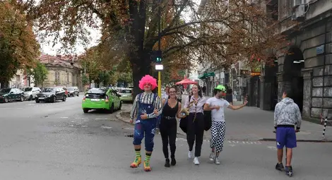 Клоуни предадоха уроци на малки и големи как да пазят себе си и другите на пътя