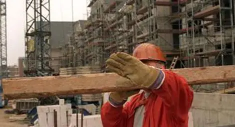 Работа на черно остави работник без око, без обезщетение и с кредит за операция